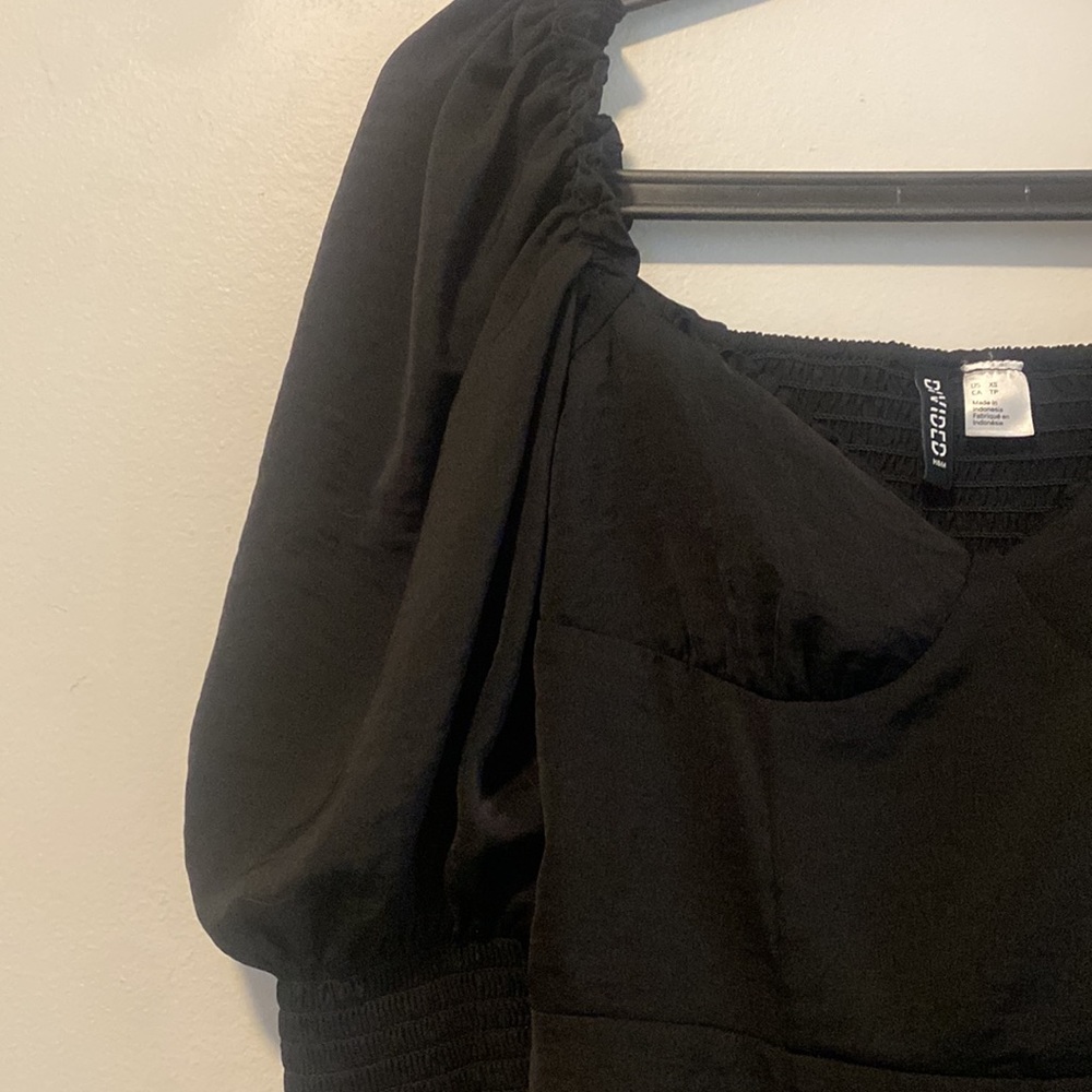 DIVIDED,H&M. black smock-detail satin dress.